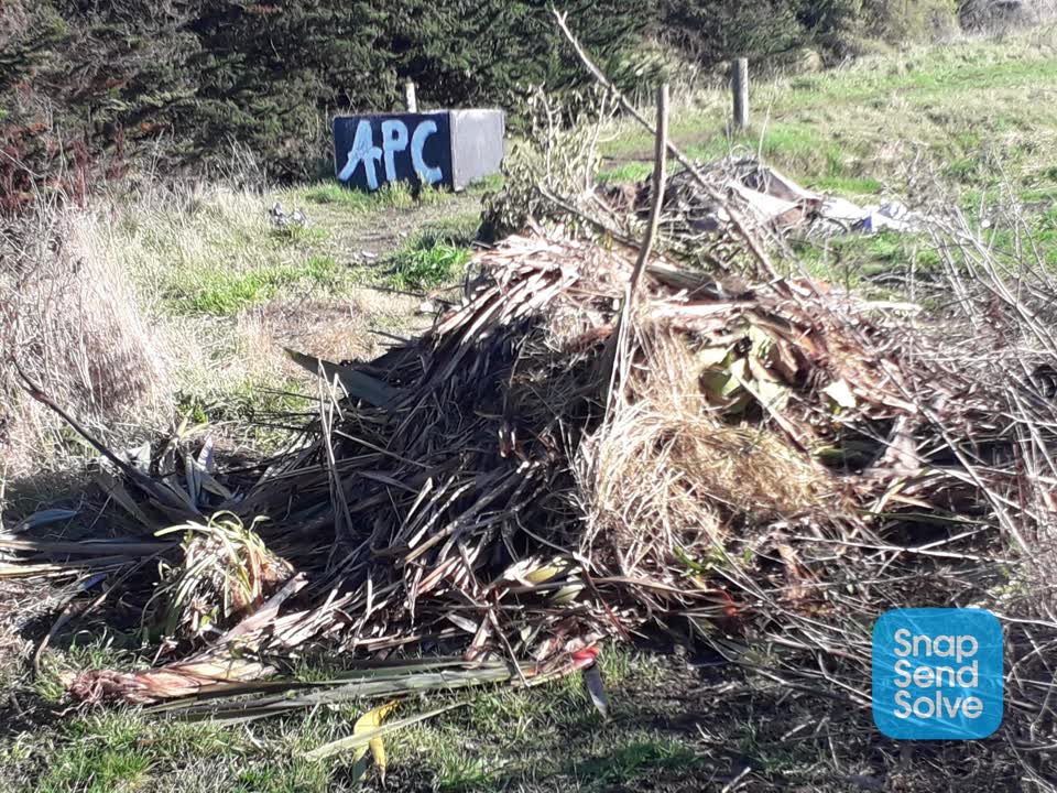 The photograph attached to this rubbish/recycling report