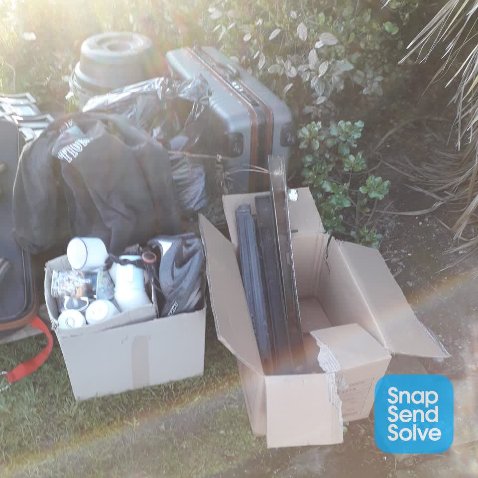 The photograph attached to this rubbish/recycling report