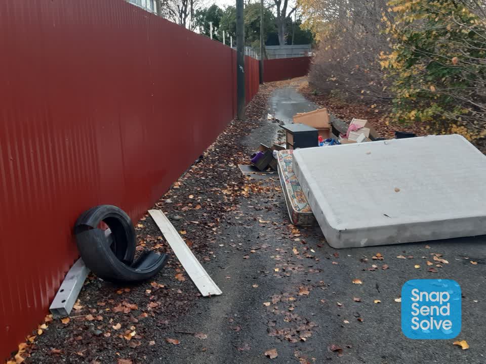 The photograph attached to this rubbish/recycling report