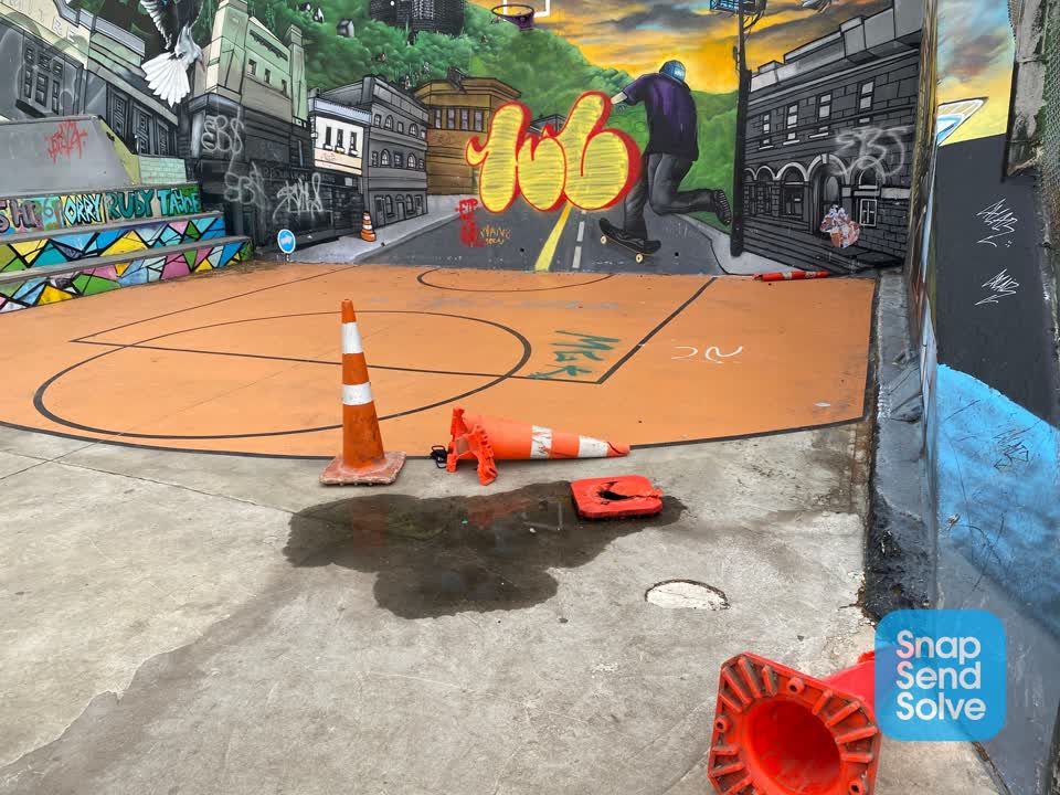 The photograph attached to this graffiti report
