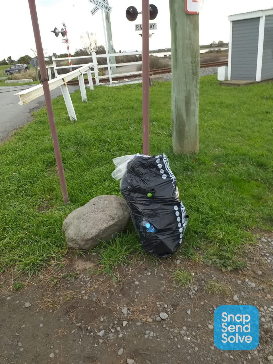 The photograph attached to this rubbish/recycling report