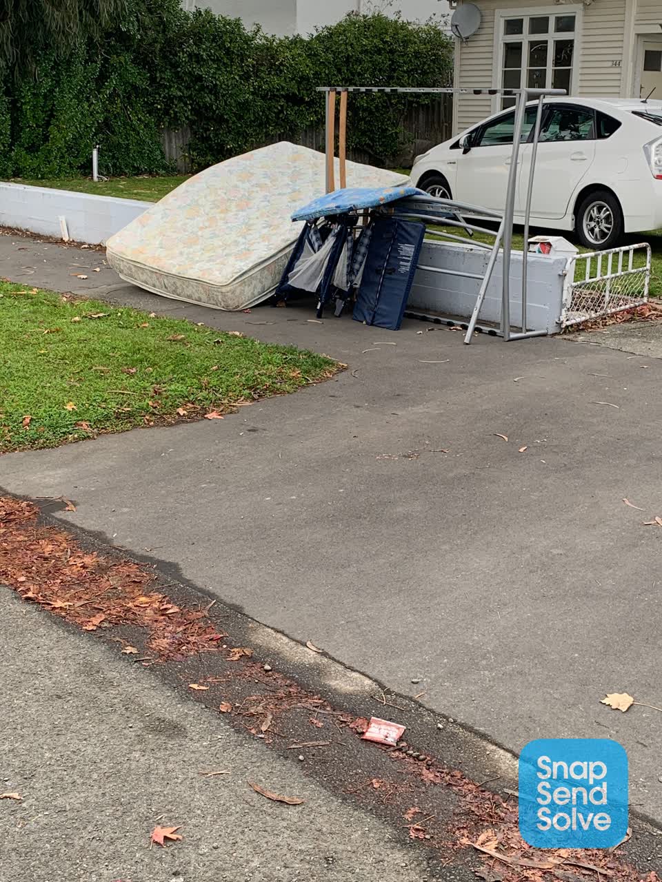 The photograph attached to this rubbish/recycling report
