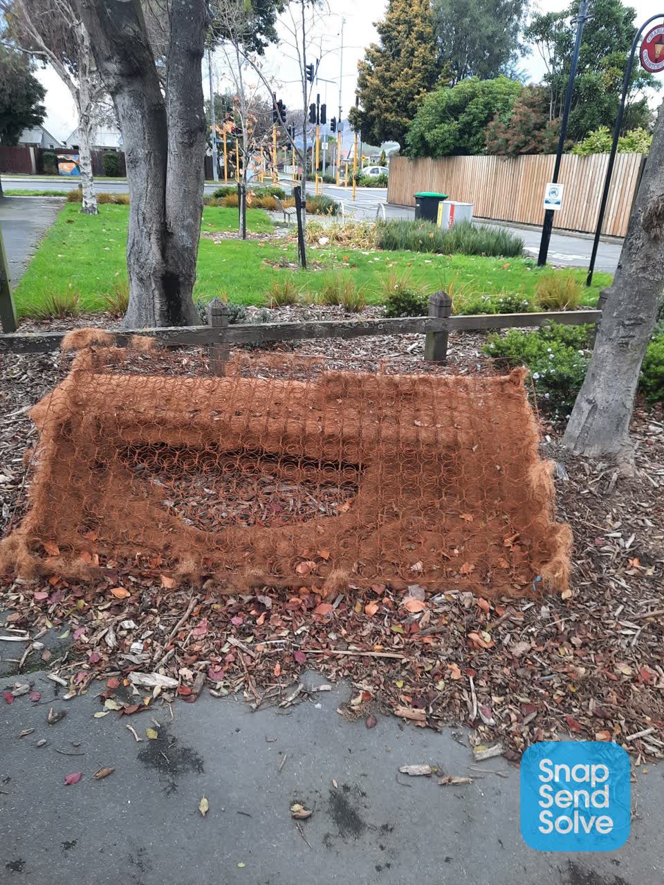 The photograph attached to this rubbish/recycling report