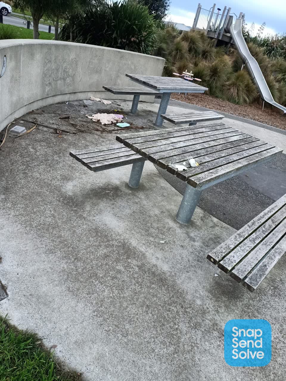 The photograph attached to this rubbish/recycling report