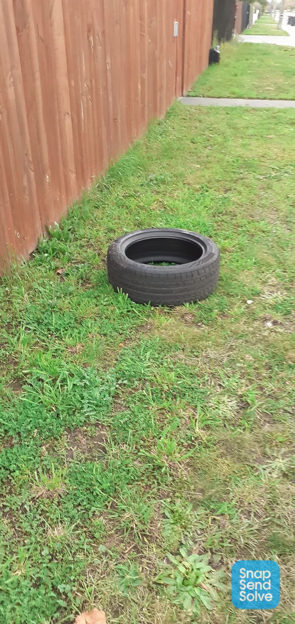 The photograph attached to this rubbish/recycling report