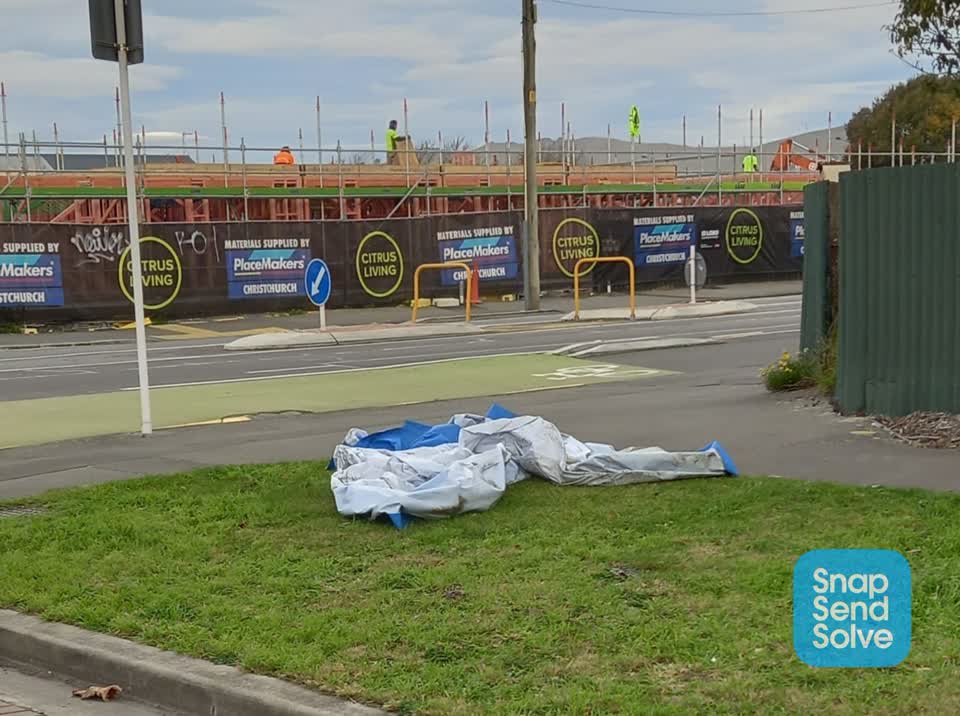 The photograph attached to this rubbish/recycling report