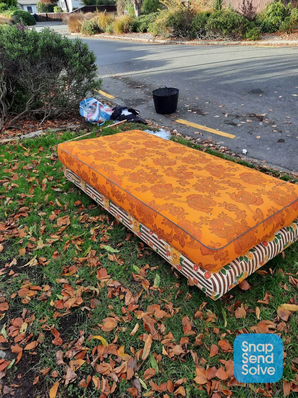 The photograph attached to this rubbish/recycling report
