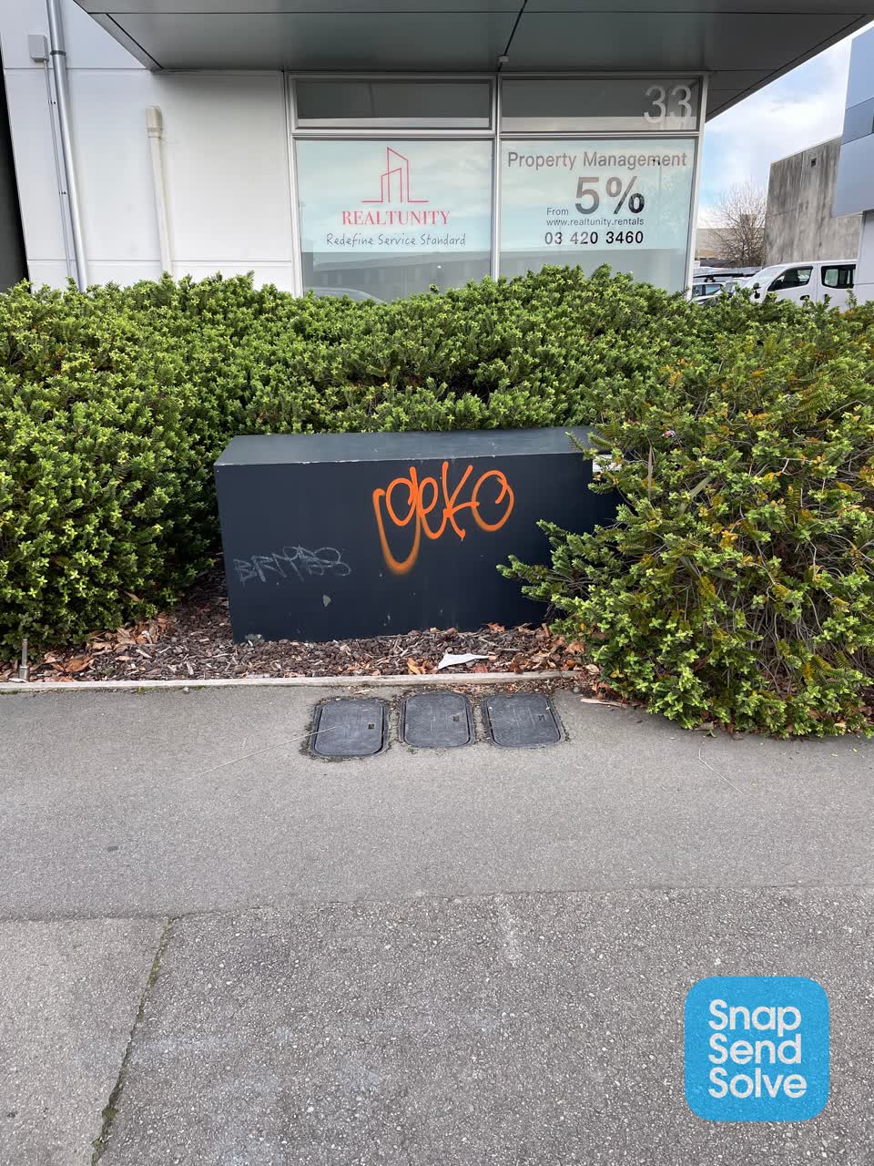 The photograph attached to this graffiti report