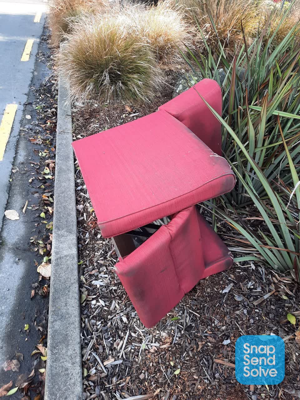 The photograph attached to this rubbish/recycling report