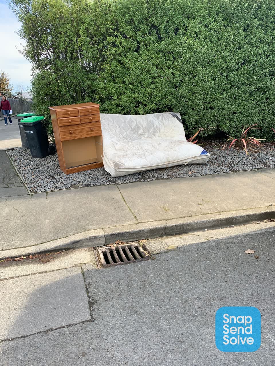 The photograph attached to this rubbish/recycling report