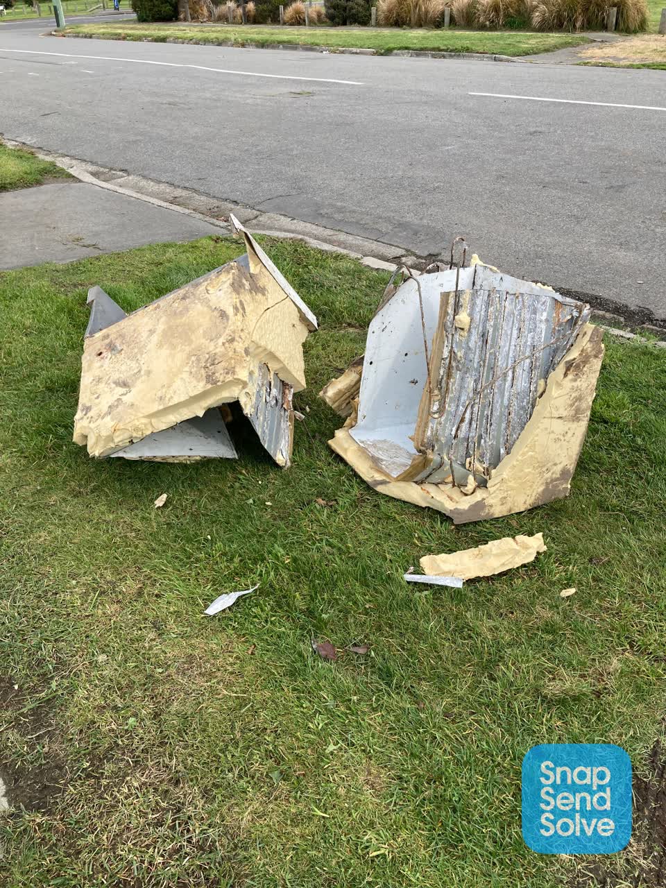 The photograph attached to this rubbish/recycling report