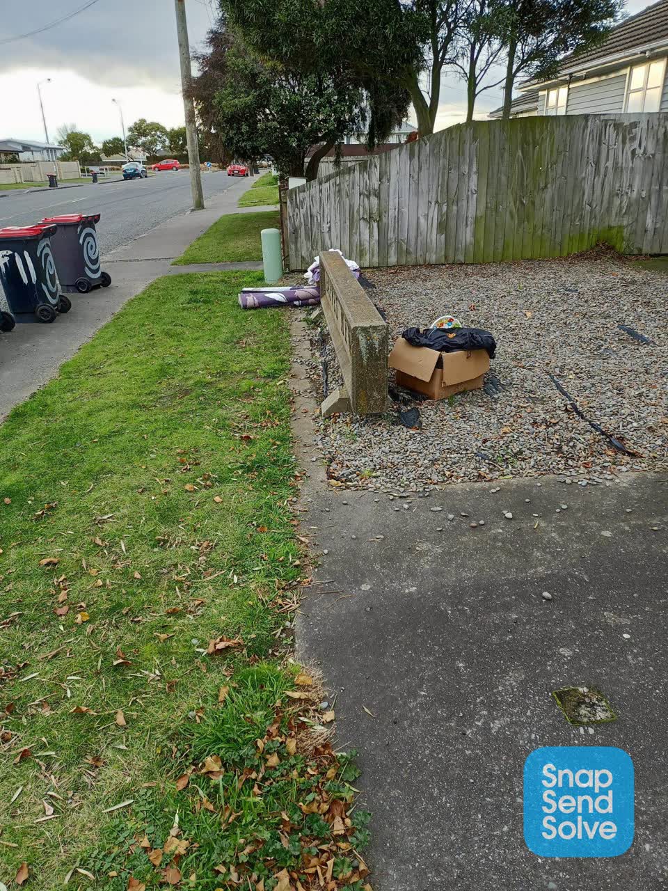 The photograph attached to this rubbish/recycling report