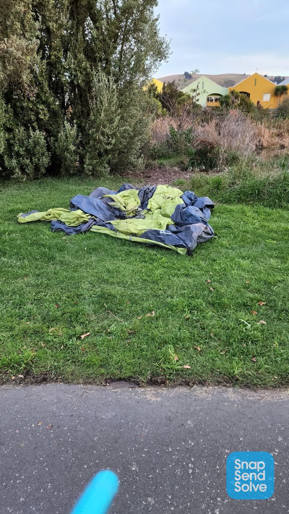 The photograph attached to this rubbish/recycling report