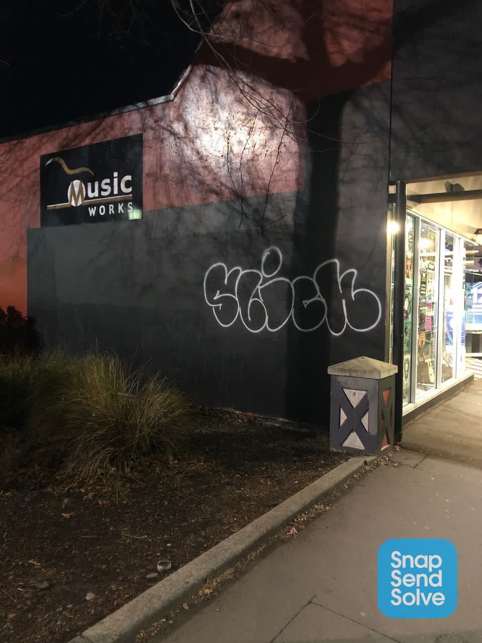 The photograph attached to this graffiti report