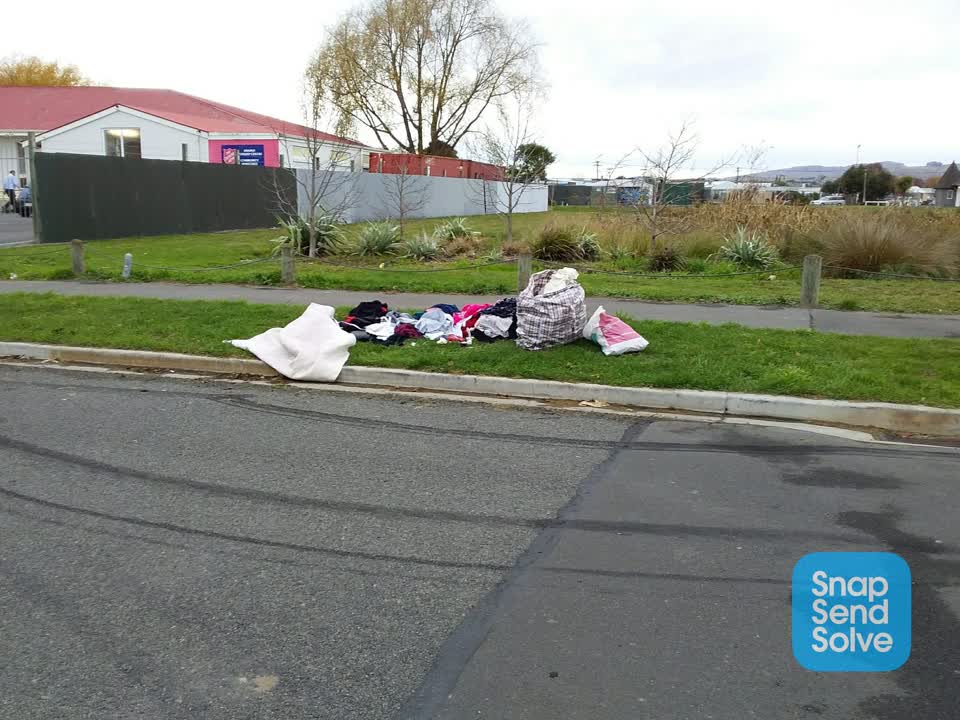 The photograph attached to this rubbish/recycling report