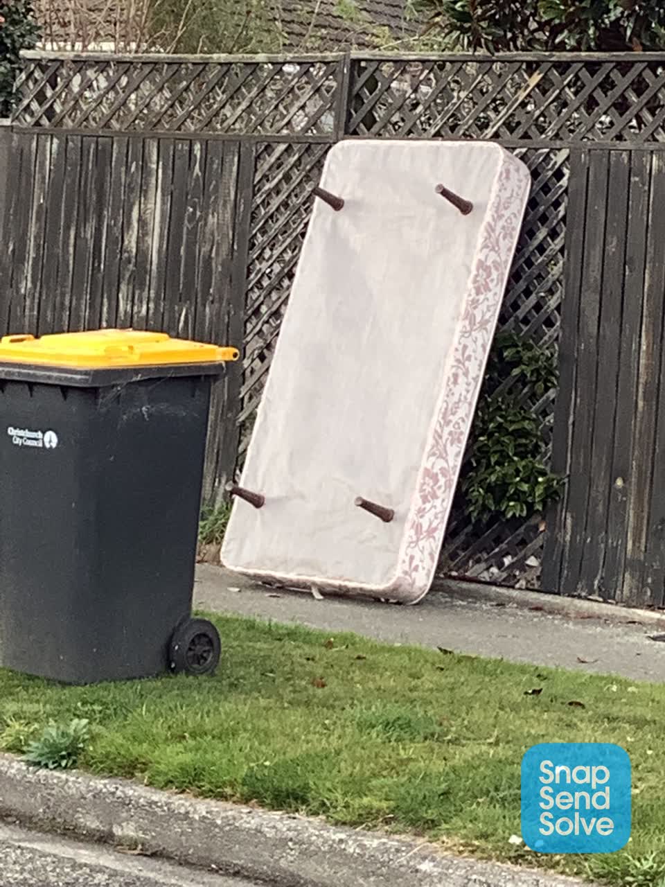 The photograph attached to this rubbish/recycling report