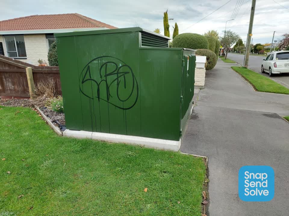 The photograph attached to this graffiti report