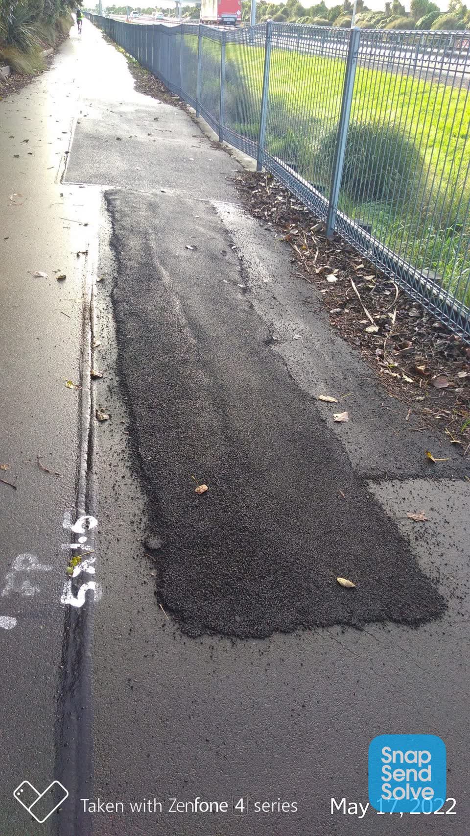 The photograph attached to this roading/streets report