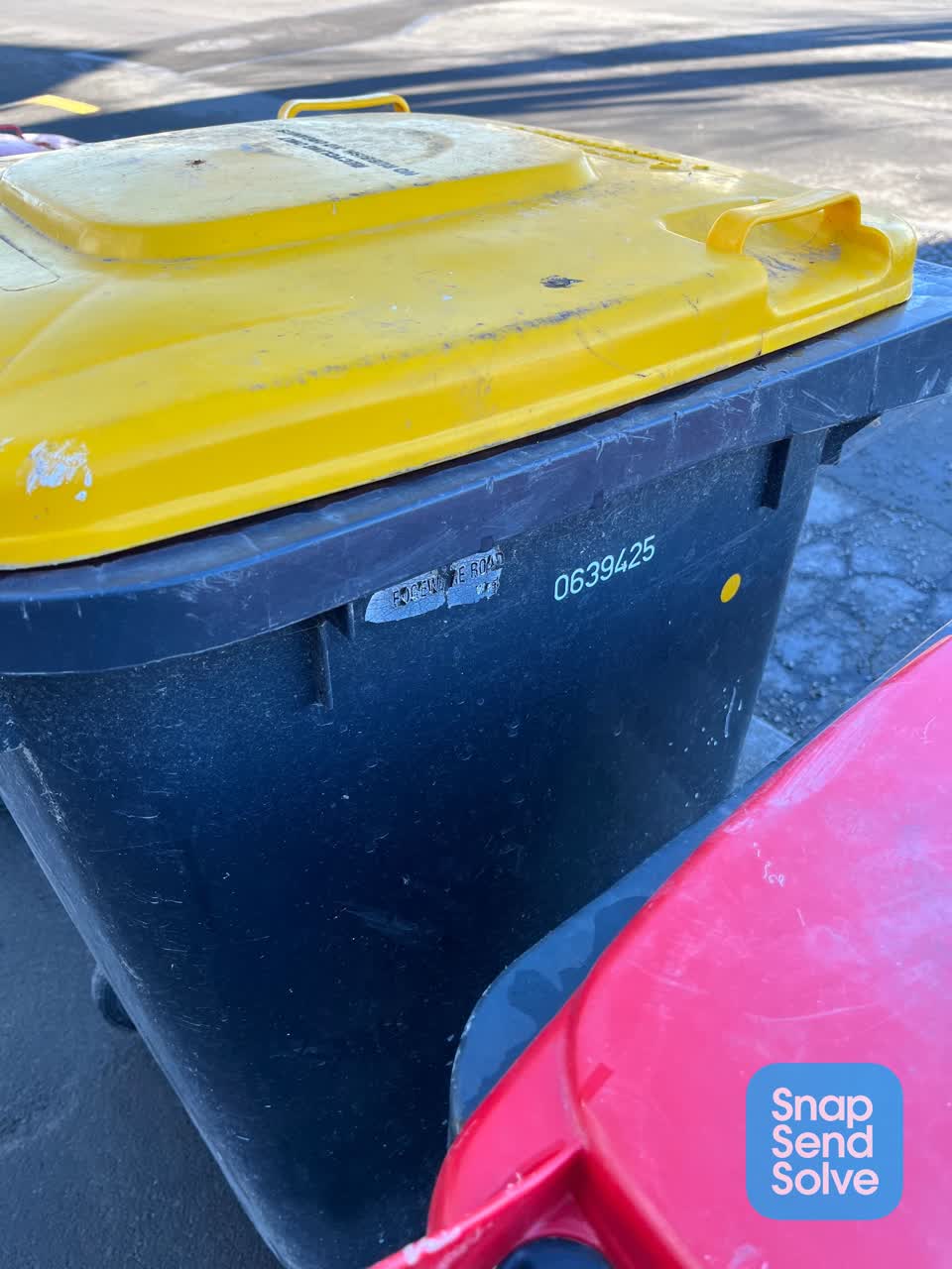 The photograph attached to this rubbish/recycling report