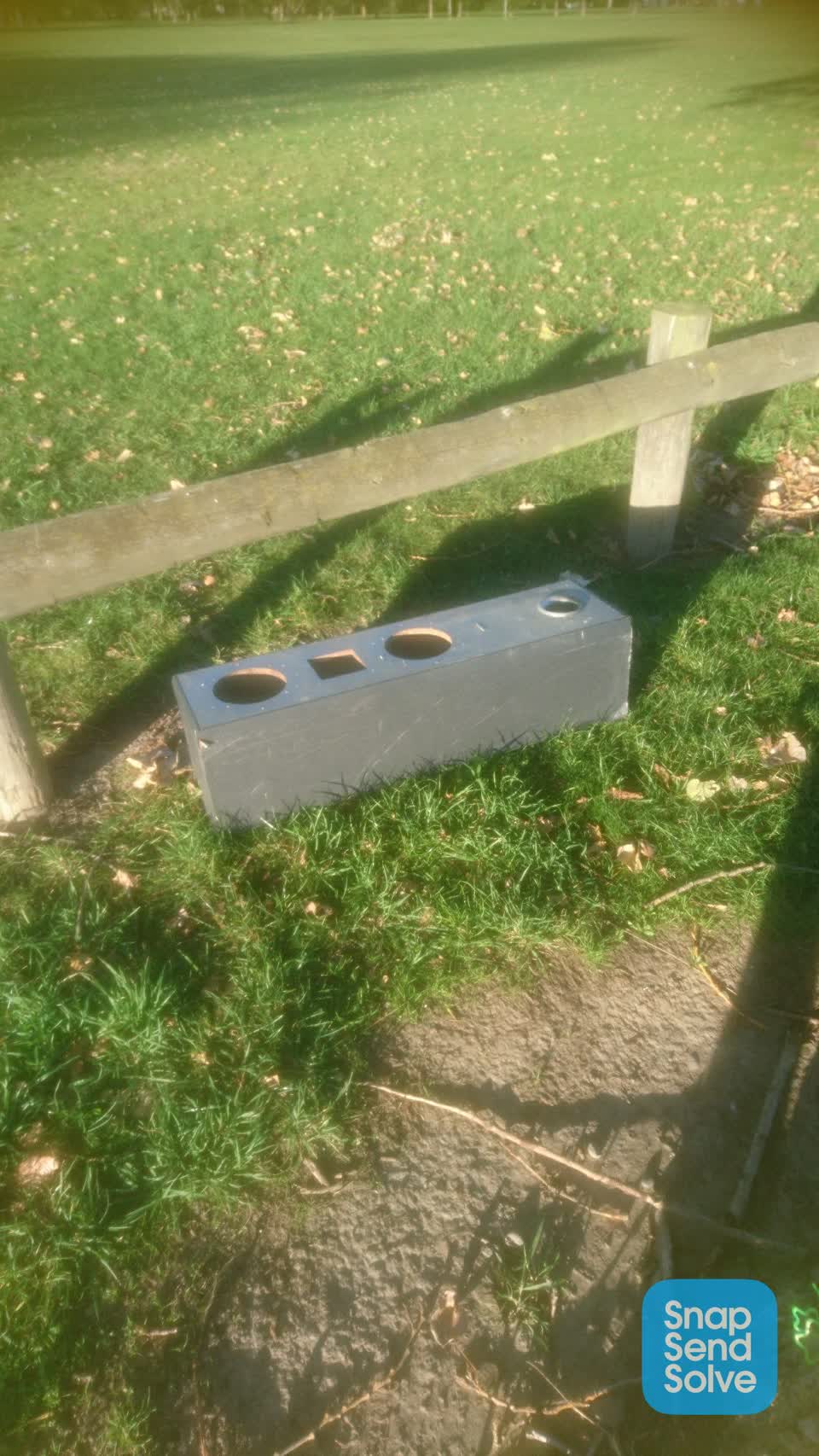 The photograph attached to this rubbish/recycling report