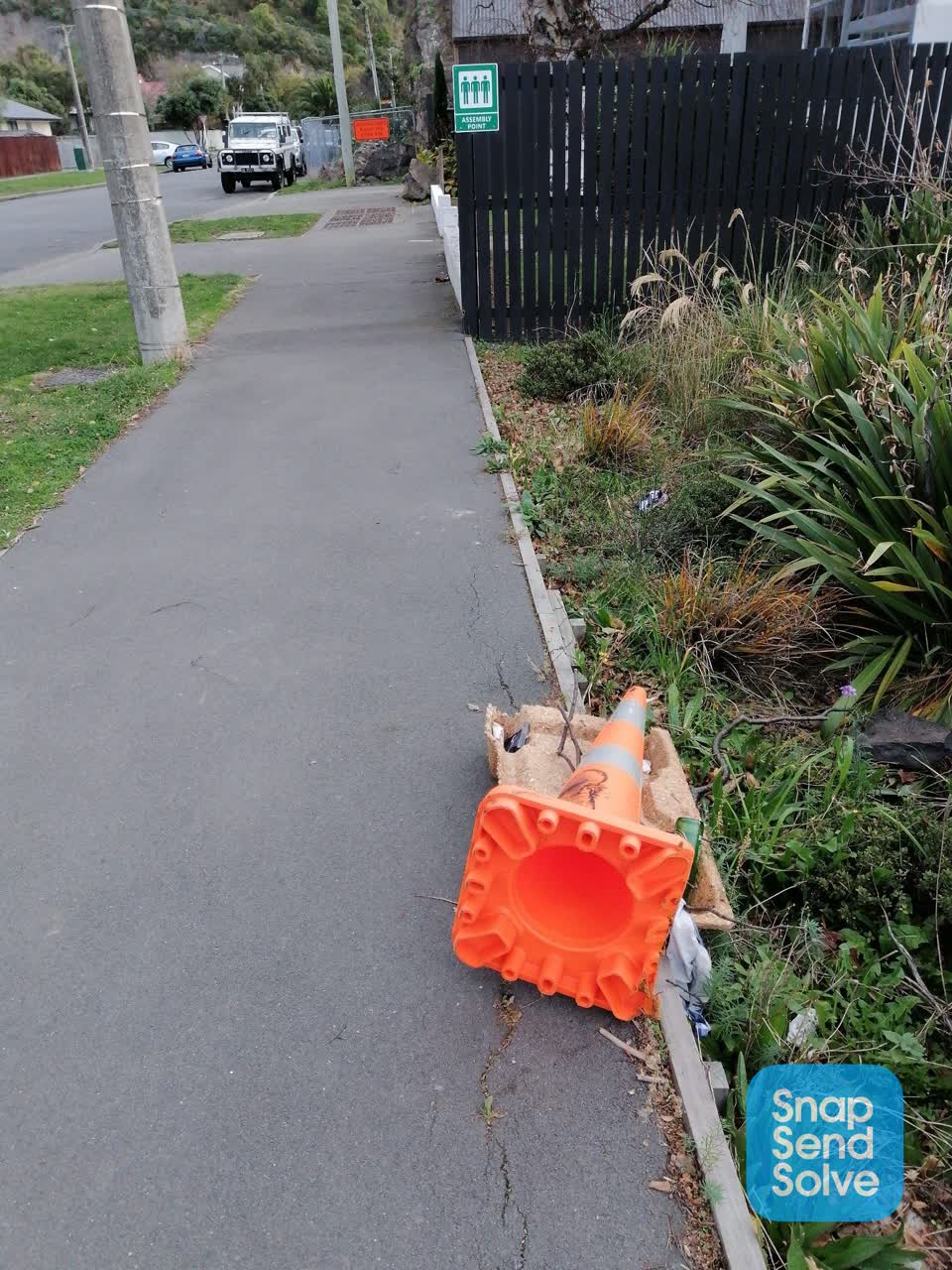 The photograph attached to this rubbish/recycling report
