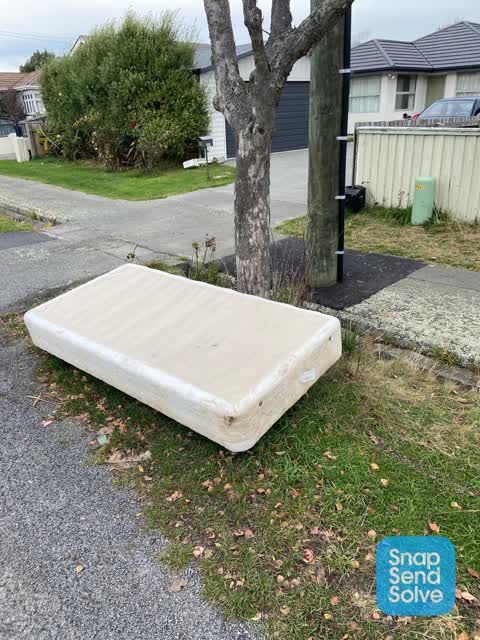 Rubbish/Recycling, a report photo
