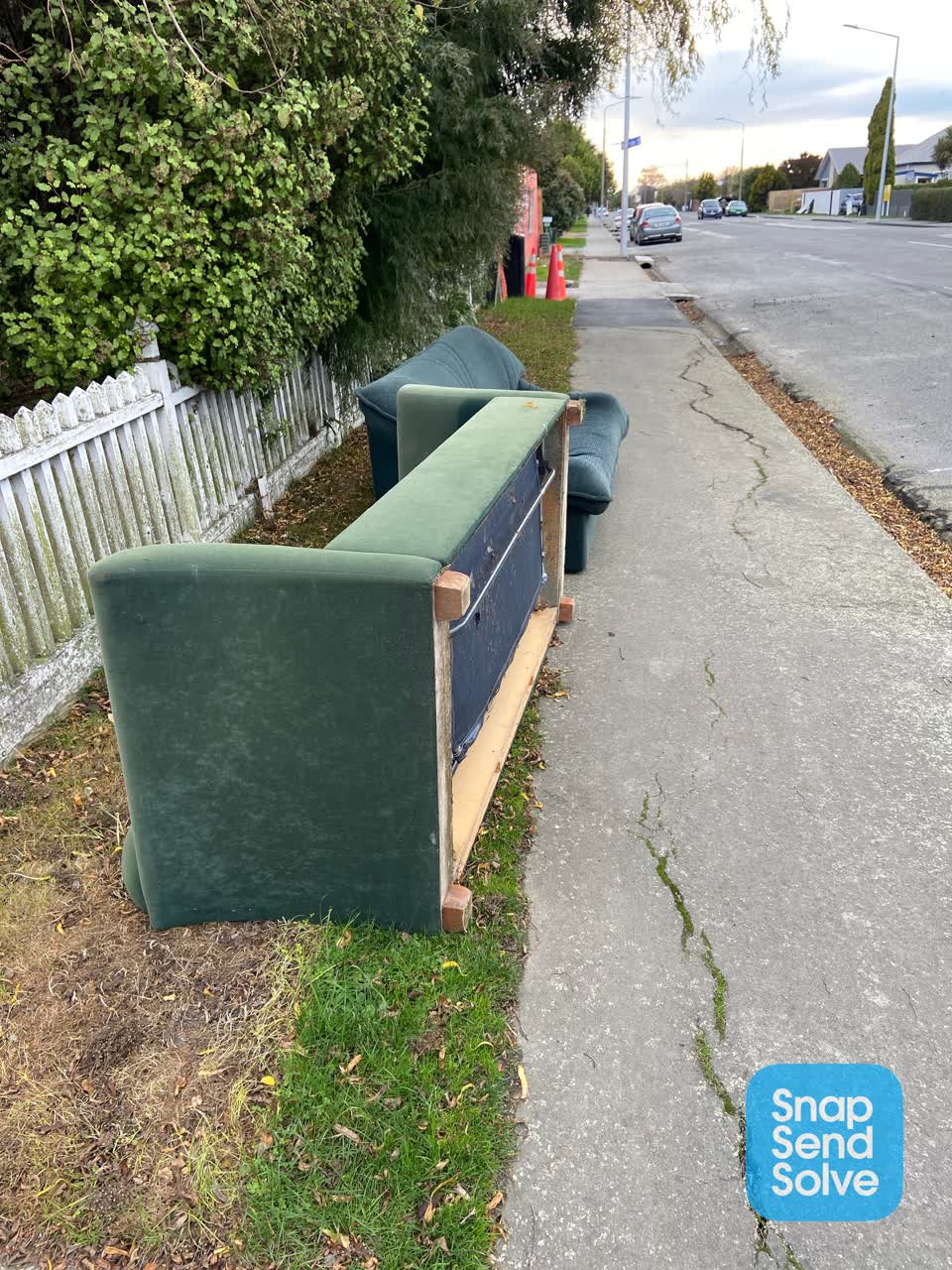 The photograph attached to this rubbish/recycling report
