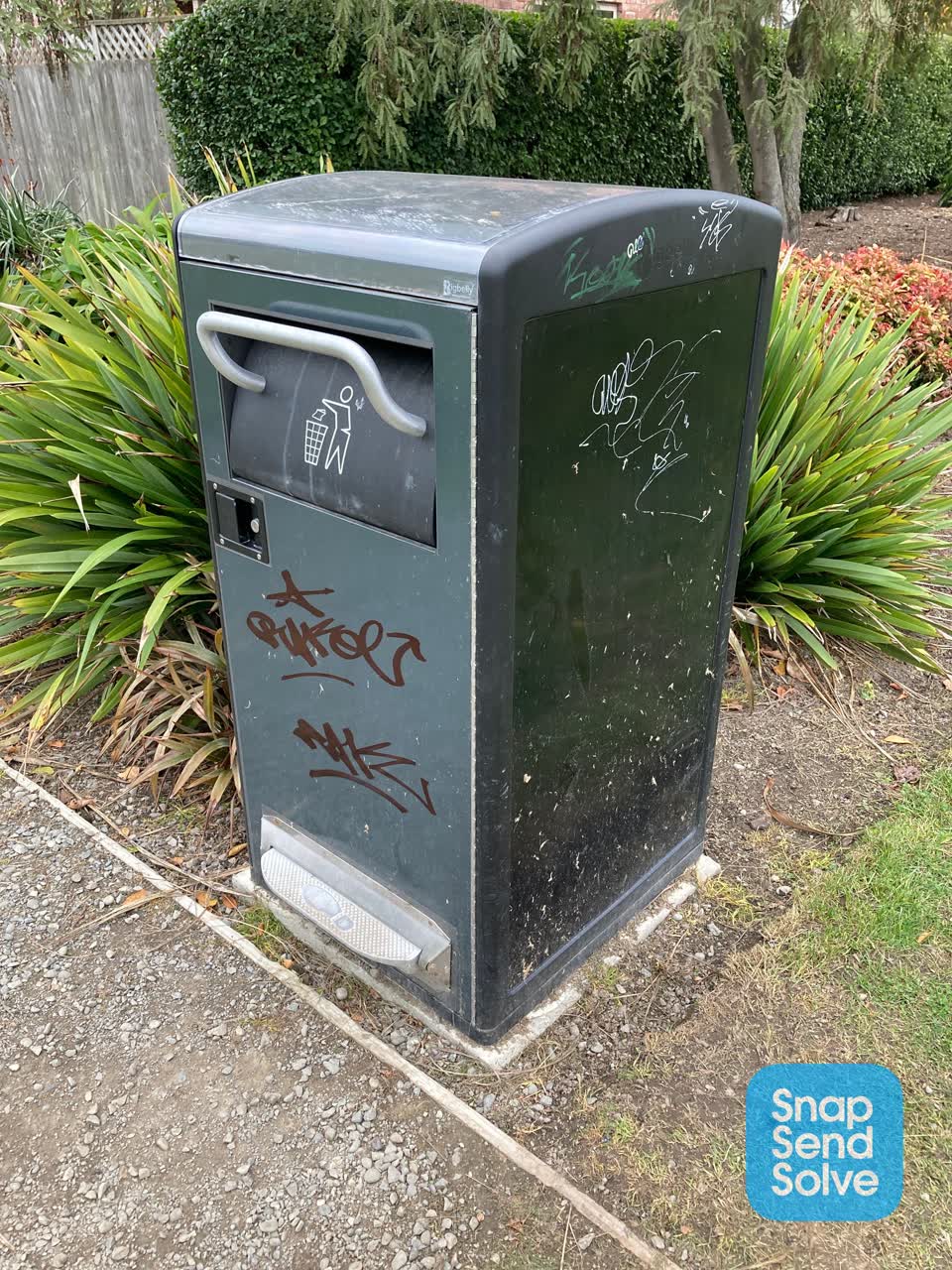 The photograph attached to this graffiti report