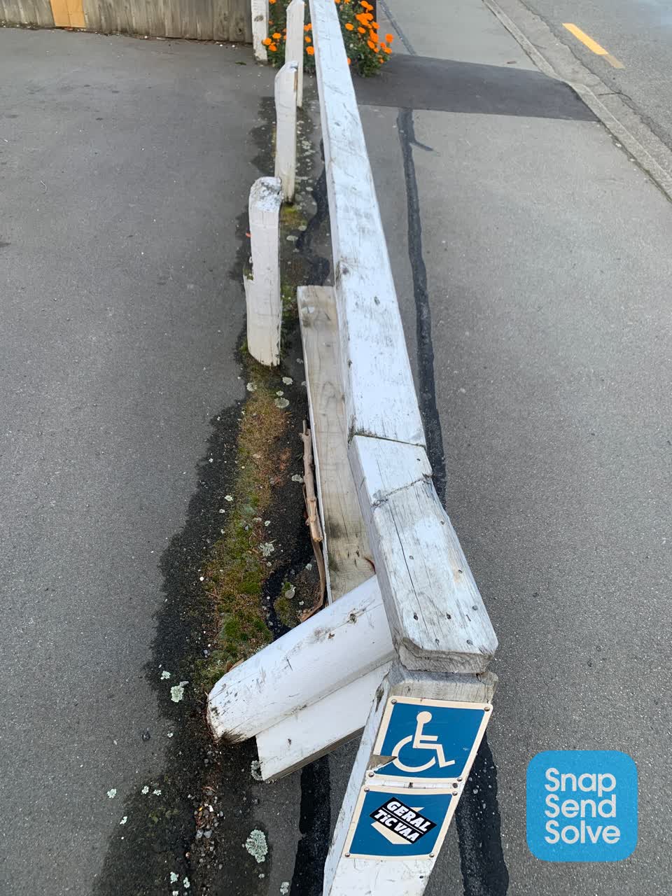 The photograph attached to this roading/streets report