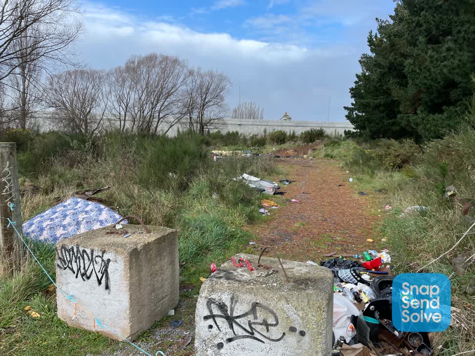 The photograph attached to this rubbish/recycling report