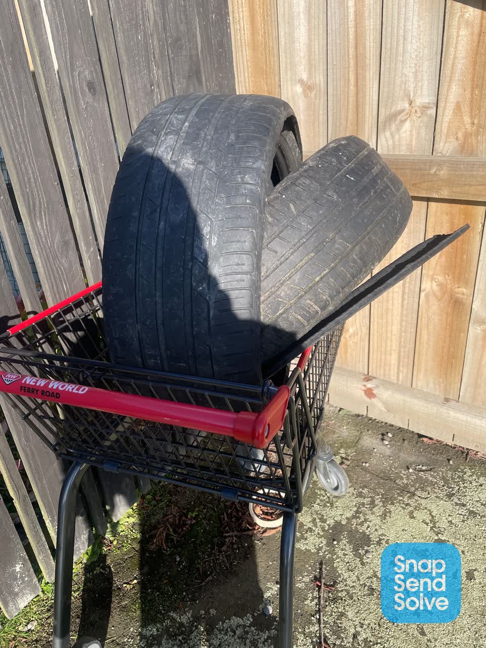 The photograph attached to this rubbish/recycling report