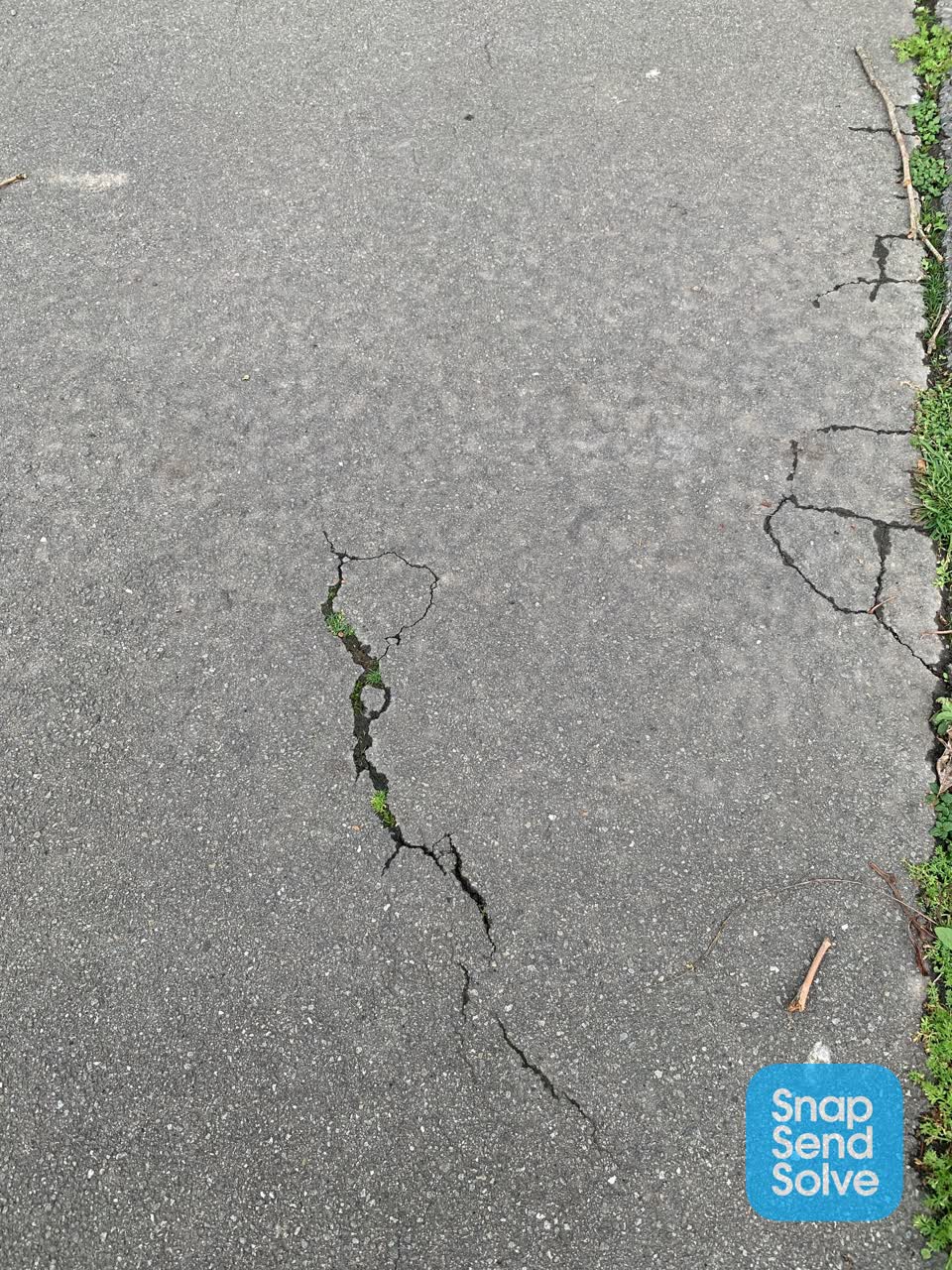 The photograph attached to this roading/streets report