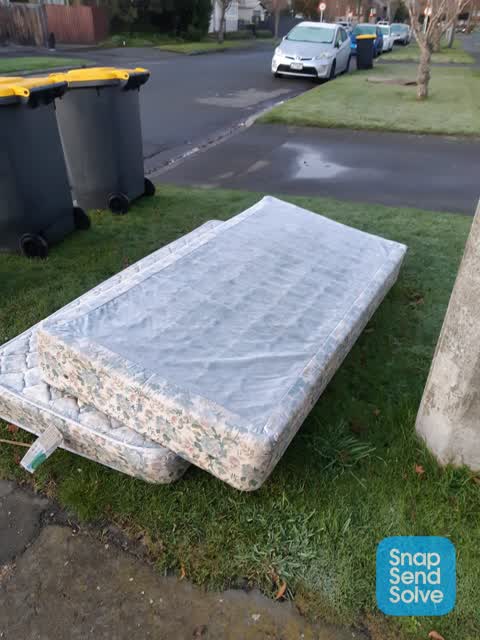 Rubbish/Recycling, a report photo