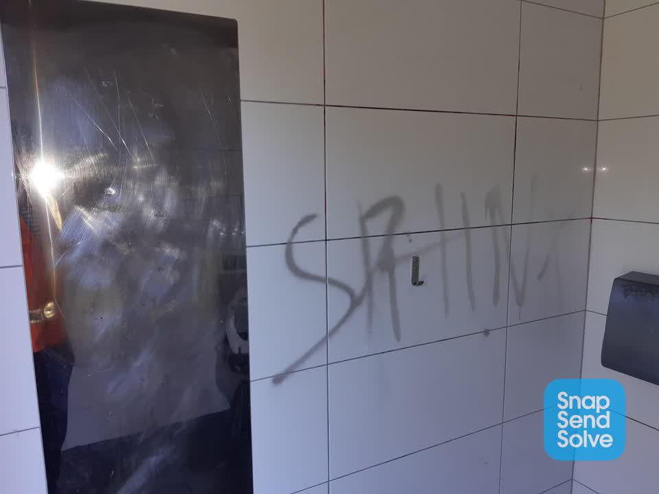 The photograph attached to this graffiti report