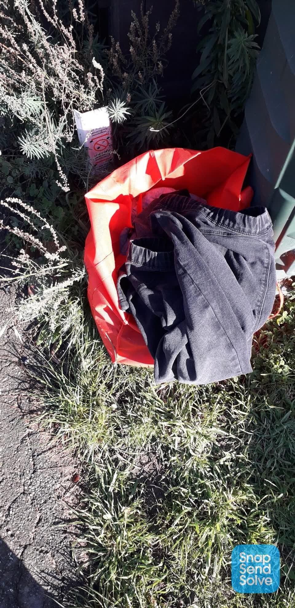 The photograph attached to this rubbish/recycling report