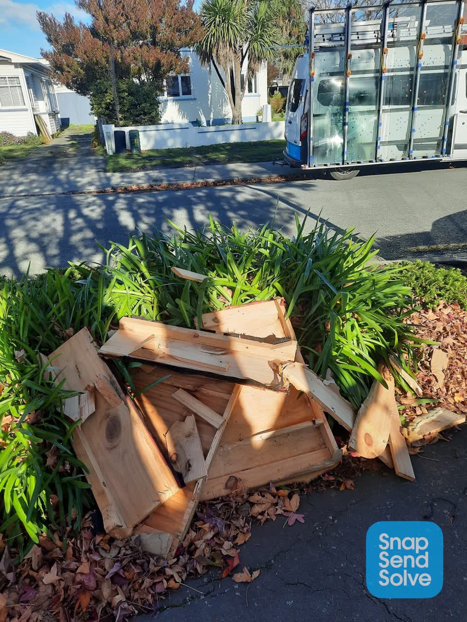 The photograph attached to this rubbish/recycling report