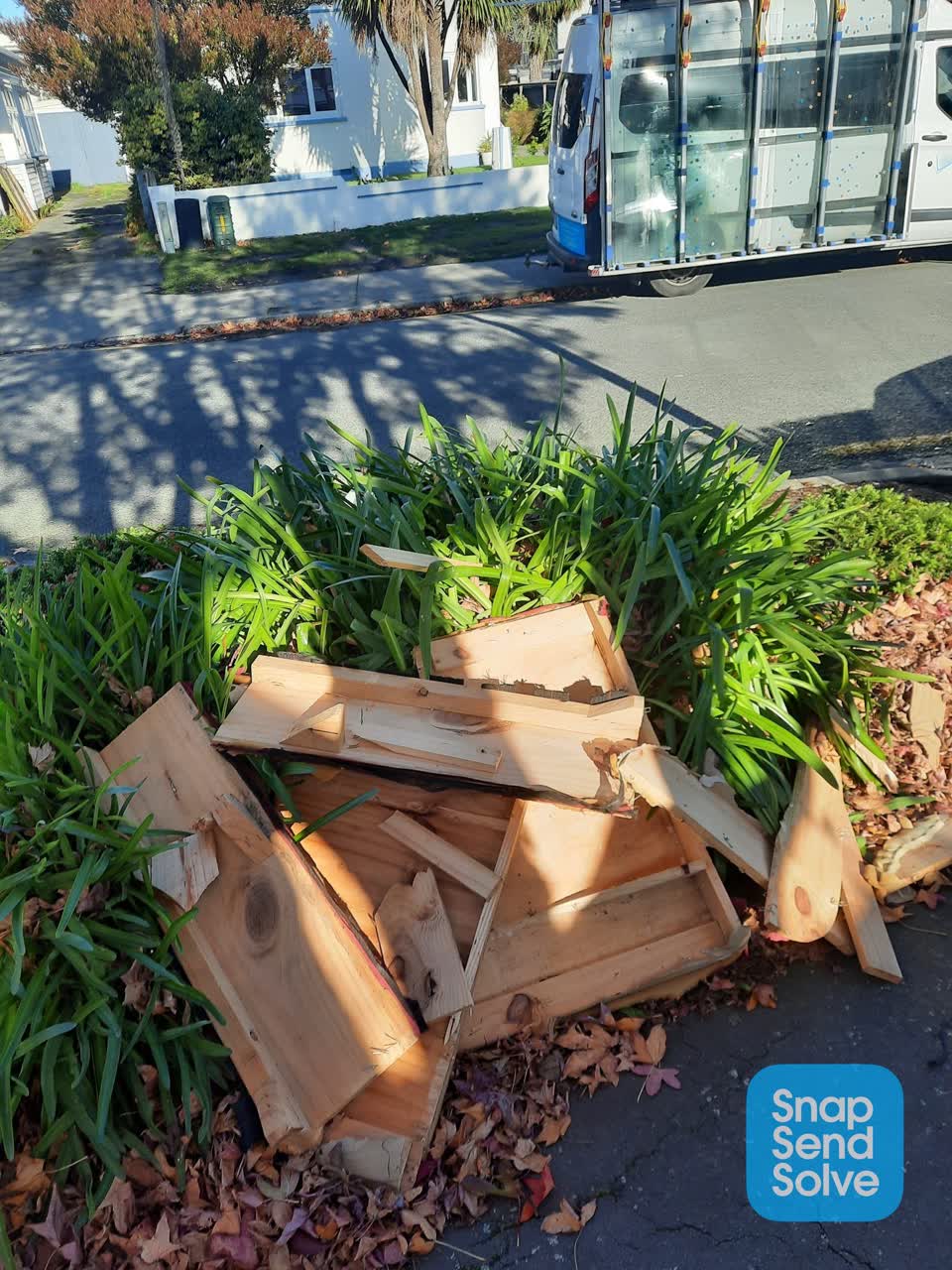 The photograph attached to this rubbish/recycling report
