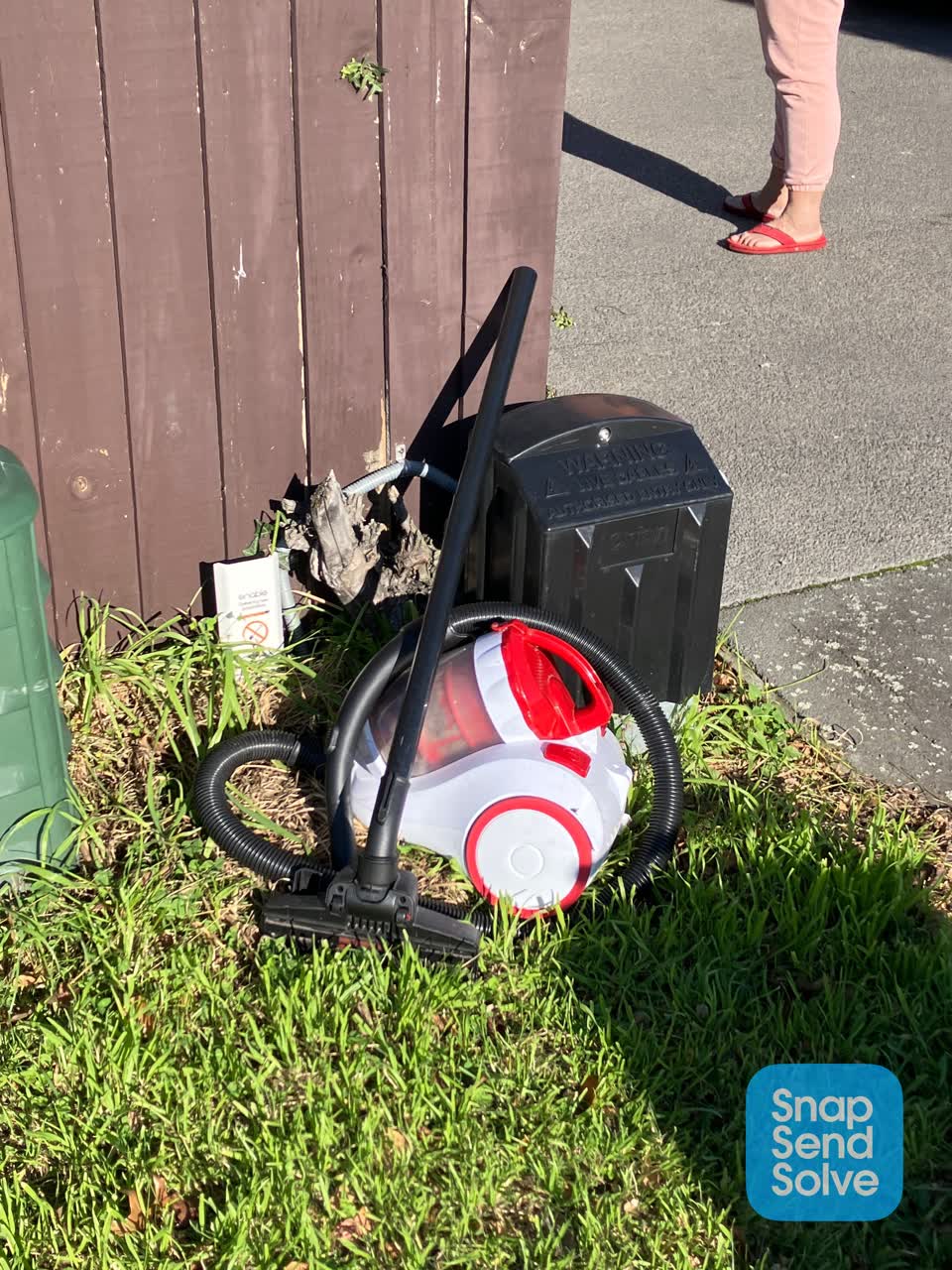 The photograph attached to this rubbish/recycling report