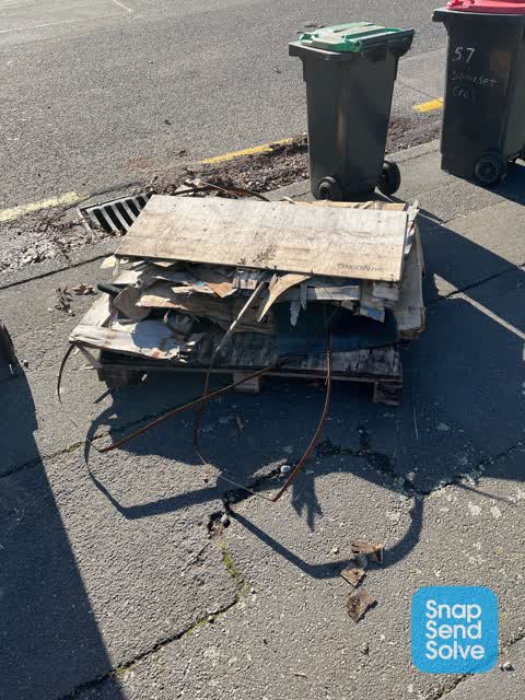 Rubbish/Recycling, a report photo