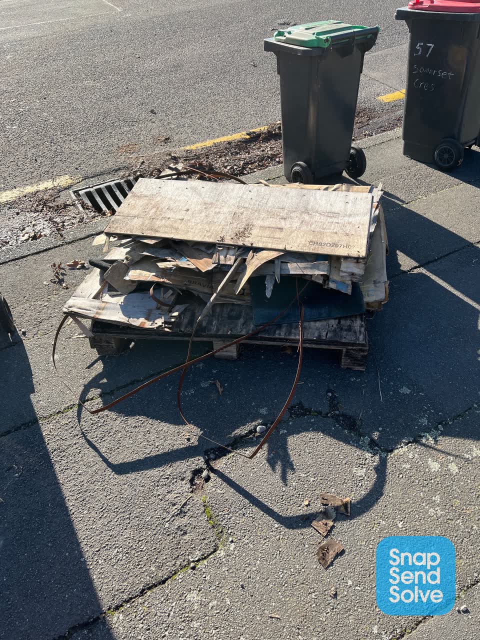 The photograph attached to this rubbish/recycling report