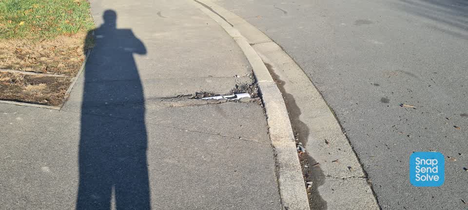 The photograph attached to this roading/streets report