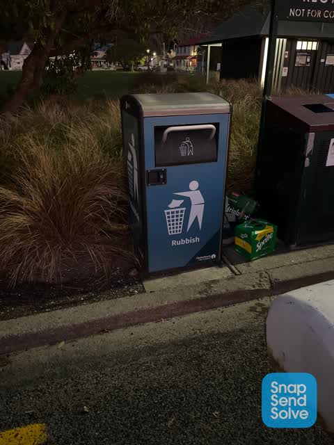 Rubbish/Recycling, a report photo