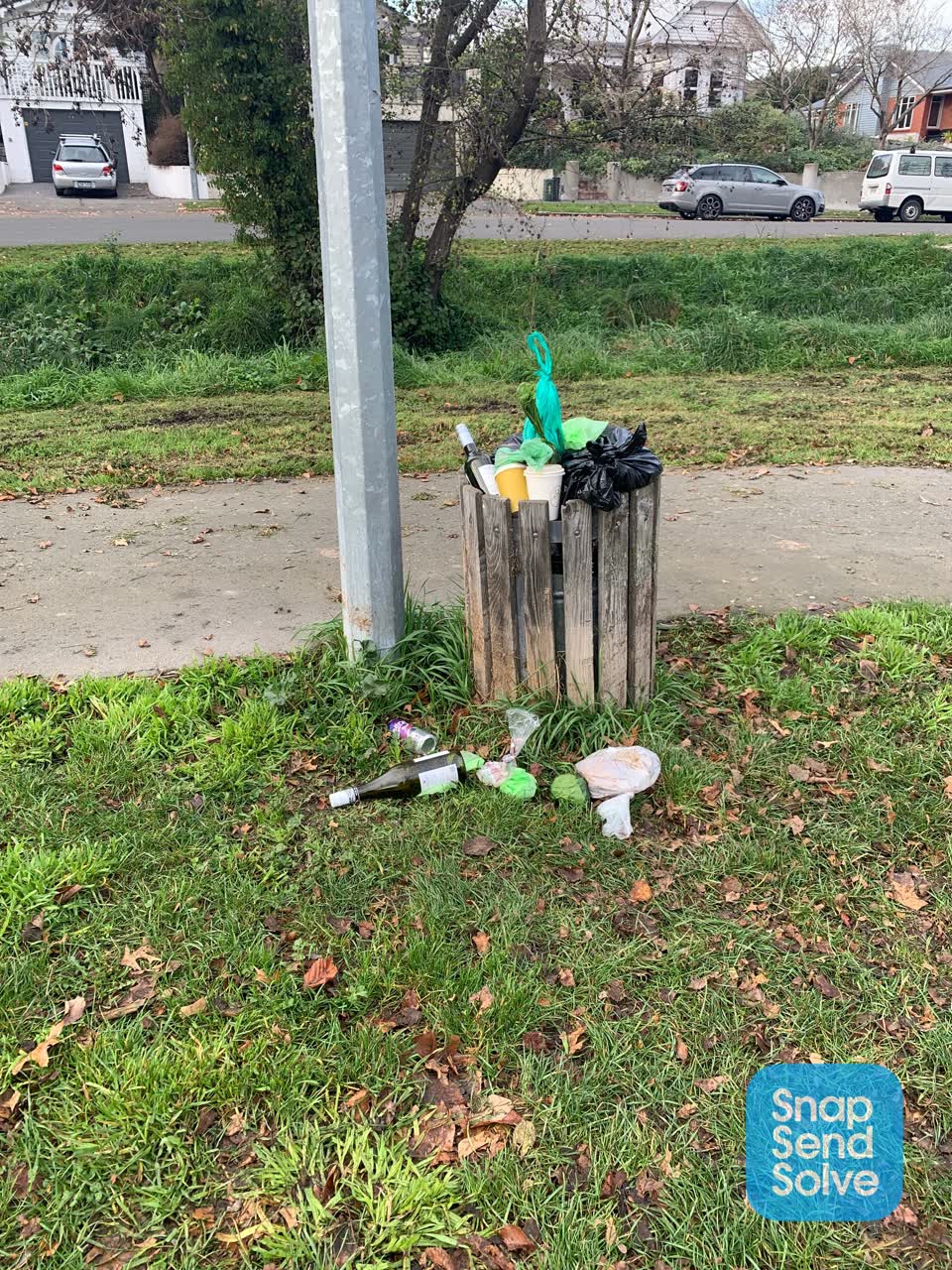 The photograph attached to this rubbish/recycling report