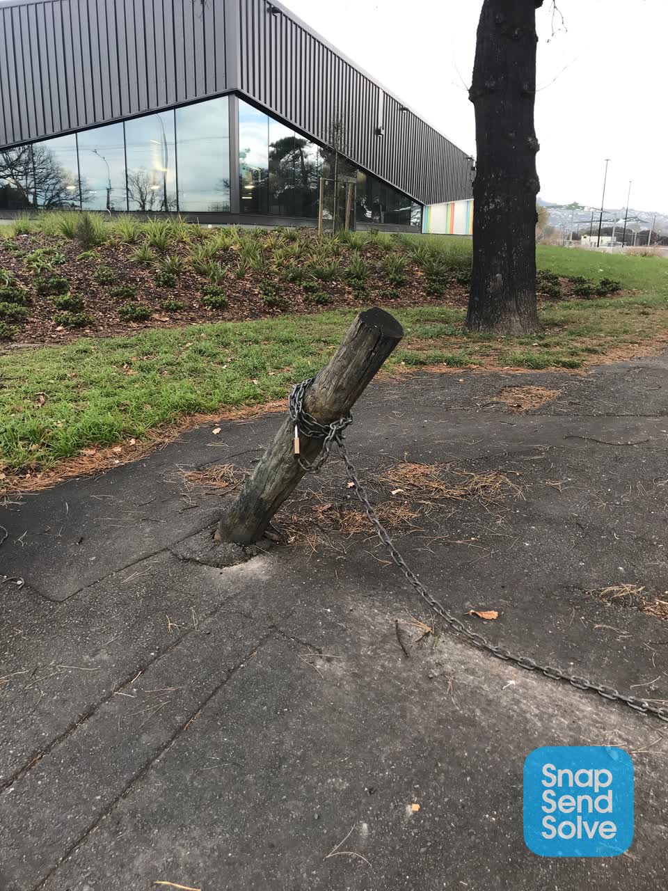 The photograph attached to this roading/streets report