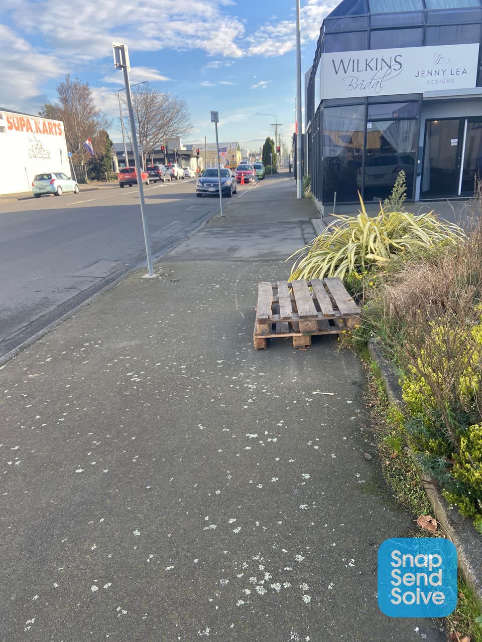 The photograph attached to this rubbish/recycling report