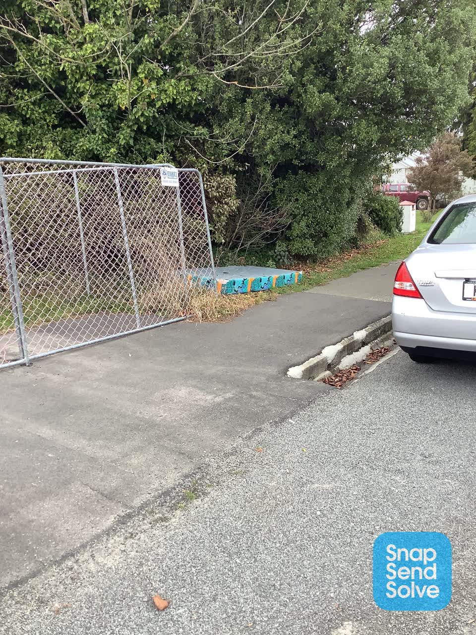 The photograph attached to this rubbish/recycling report
