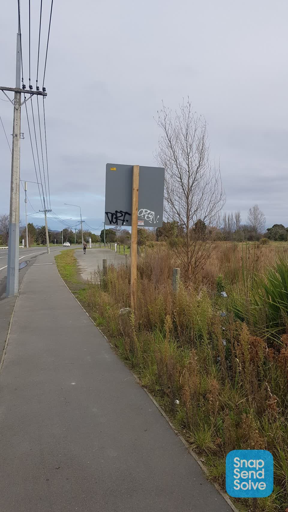 The photograph attached to this graffiti report