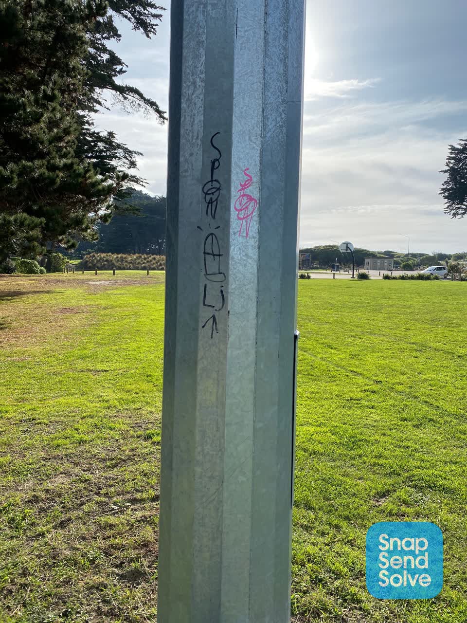 The photograph attached to this graffiti report
