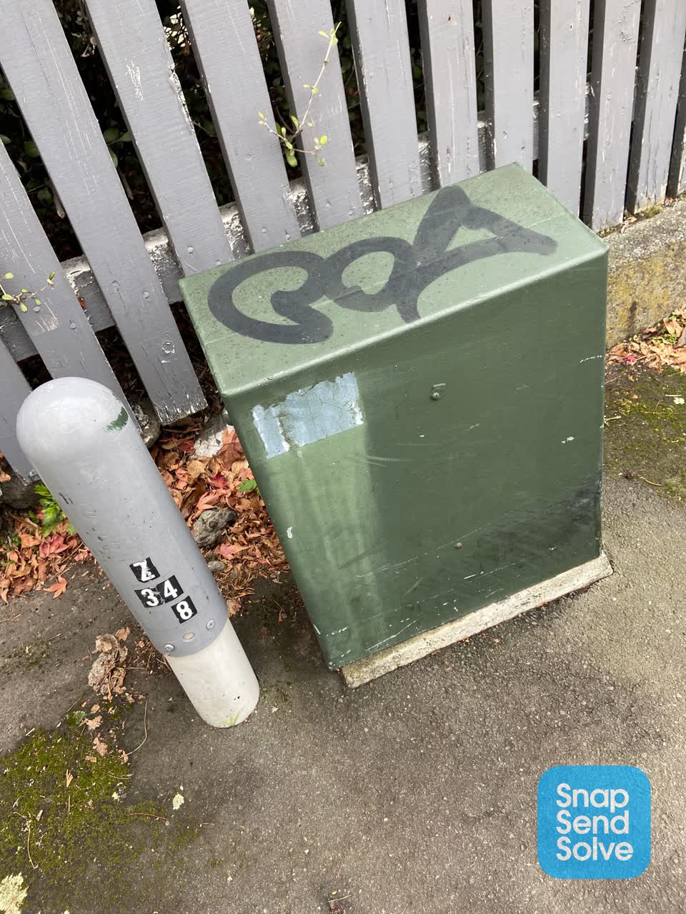 The photograph attached to this graffiti report