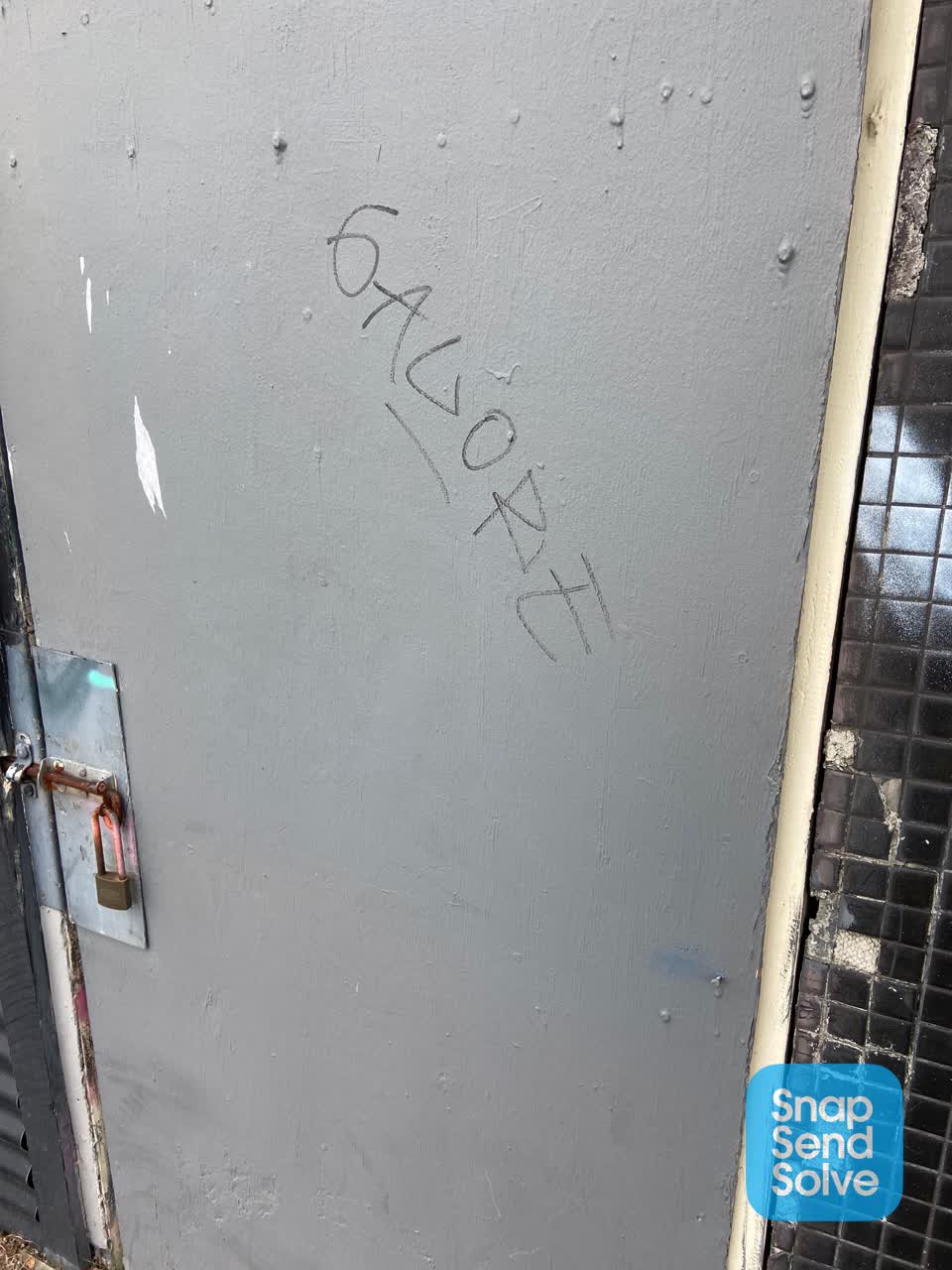 The photograph attached to this graffiti report
